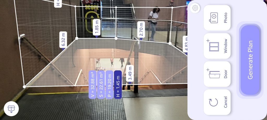 Toma de medidas reales de la estación de metro de Baquedano en Santiago de Chile